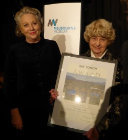 HCV Chair Mary Urqhart presents the volunteer award to Lesley Barnes.